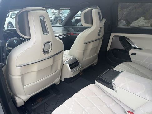 Used 2025 BMW i7 eDrive50 w/ M Sport Package RWD image 23
