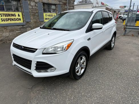 Used 2015 Ford Escape SE image 1