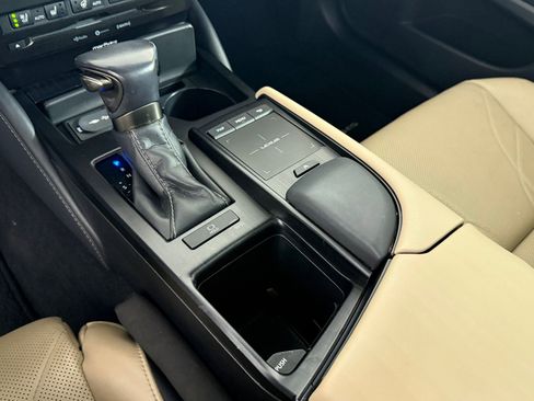 Used 2020 Lexus ES 350 Ultra Luxury w/ Accessory Package 2 image 18