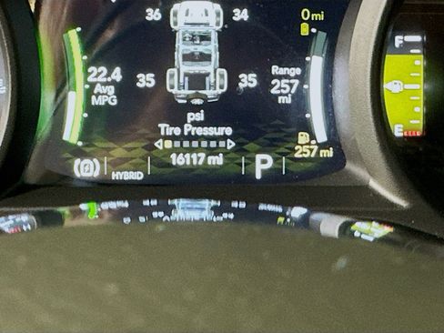 Used 2025 Jeep Wrangler Sahara image 18