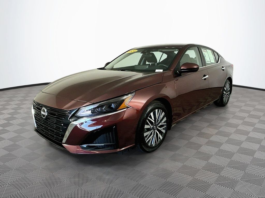 Certified 2024 Nissan Altima 2.5 SV w/ SV Premium Package FWD image 6