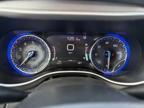 Certified 2023 Chrysler Pacifica Touring-L FWD image 14