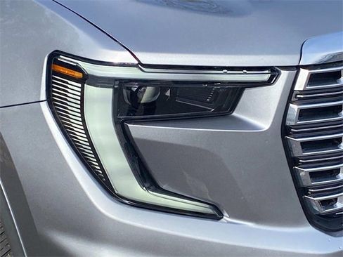 Used 2024 GMC Acadia Denali image 4