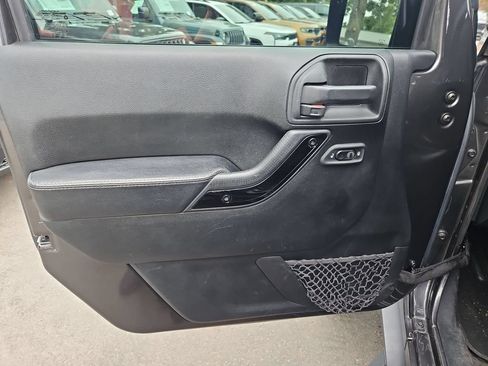 Certified 2017 Jeep Wrangler Unlimited Sahara AWD/4WD image 10
