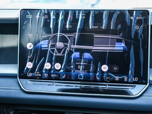 New 2025 Volkswagen Tiguan SE image 33