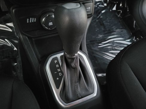 Used 2019 Jeep Renegade Latitude w/ Cold Weather Group AWD/4WD image 33