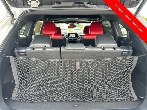 Used 2023 Toyota Highlander XSE FWD image 17