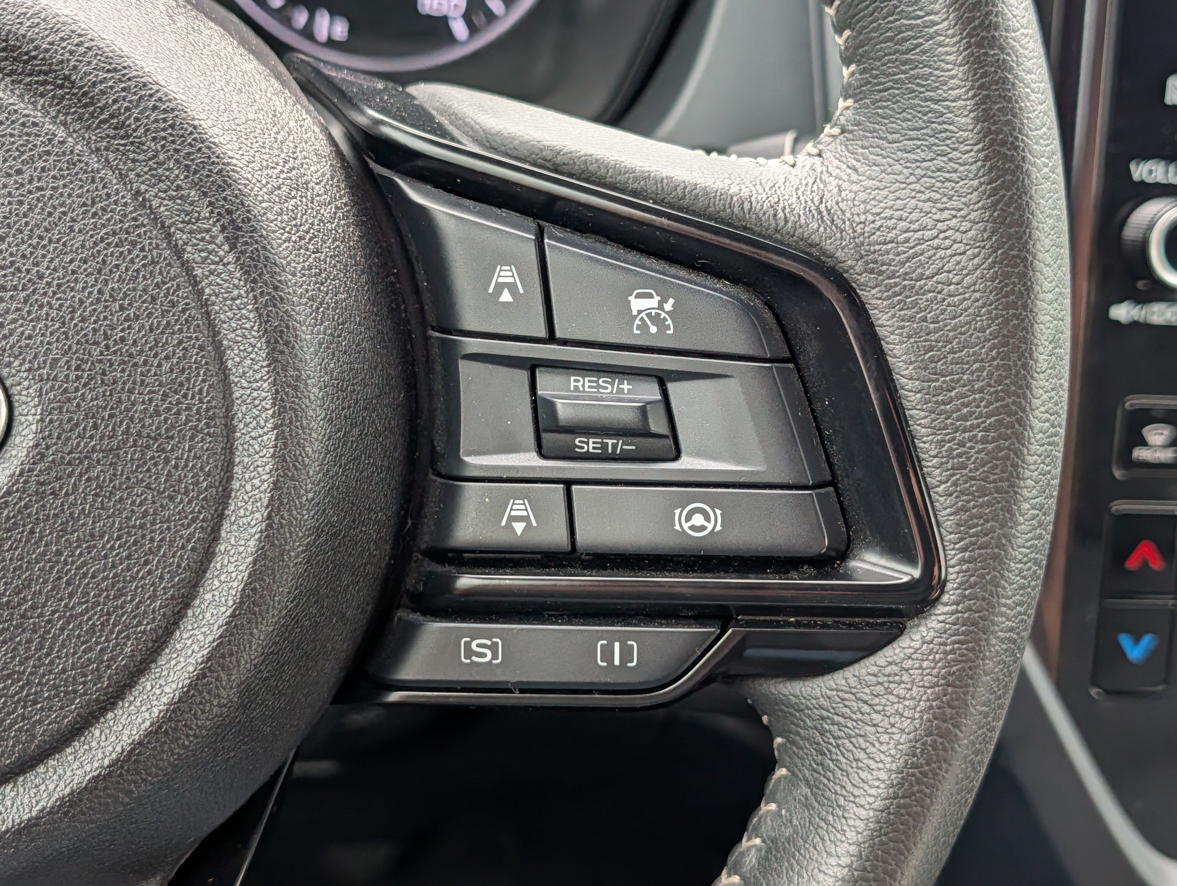 Used 2025 Subaru Forester Premium AWD/4WD image 30
