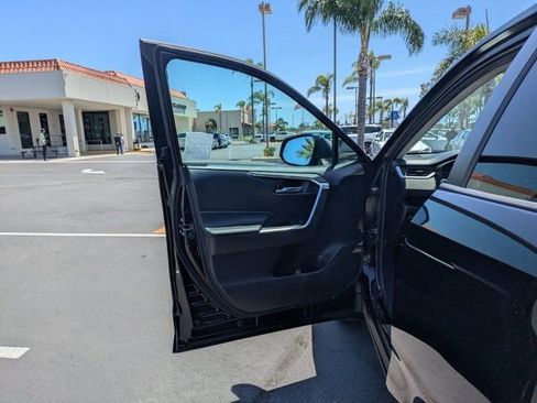 Used 2021 Toyota RAV4 XLE w/ Convenience Package FWD image 13