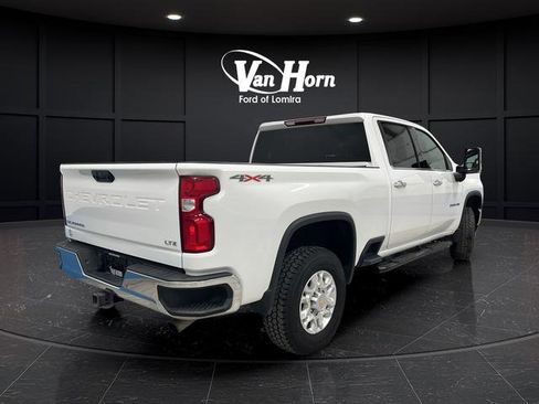 Used 2022 Chevrolet Silverado 2500 LTZ AWD/4WD image 3
