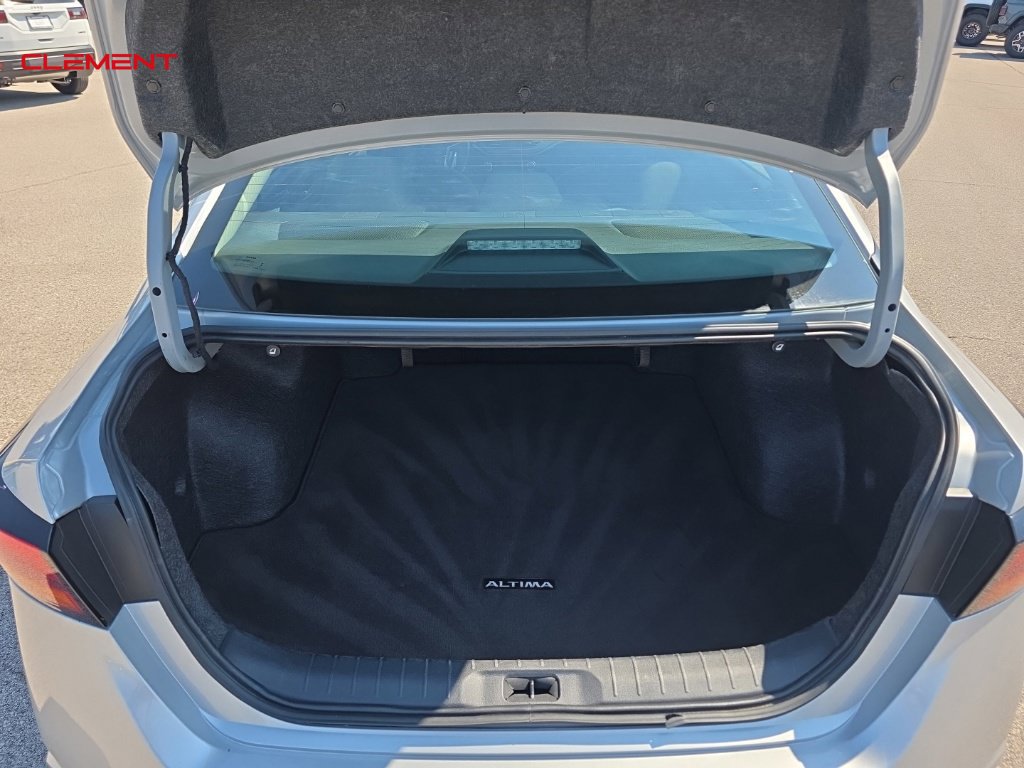 Used 2025 Nissan Altima 2.5 SV FWD image 17