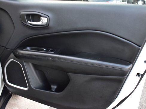 Used 2019 Jeep Compass Latitude image 38