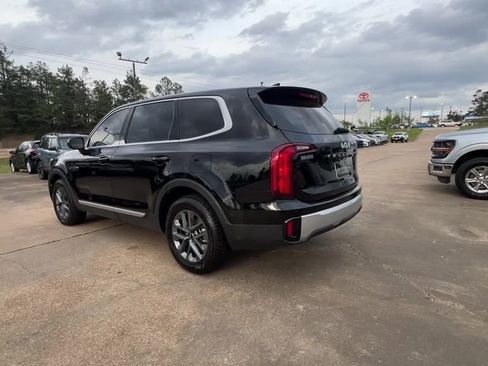 Used 2024 Kia Telluride LX FWD image 4