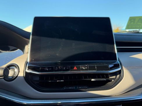 Used 2024 Jeep Compass Limited image 46