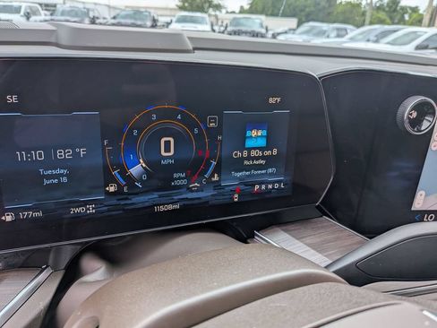 Used 2025 Chevrolet Suburban LT w/ Comfort Package AWD/4WD image 15