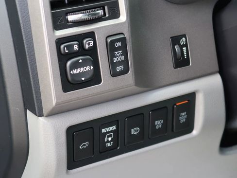 Used 2010 Toyota Sequoia Platinum image 20