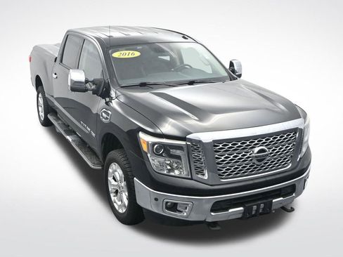 Used 2016 Nissan Titan SL image 24