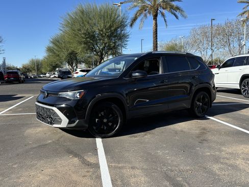 Certified 2025 Volkswagen Taos SE w/ Black Wheel Package image 31