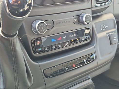 Used 2026 RAM ProMaster 2500 w/ Convenience Group FWD image 17