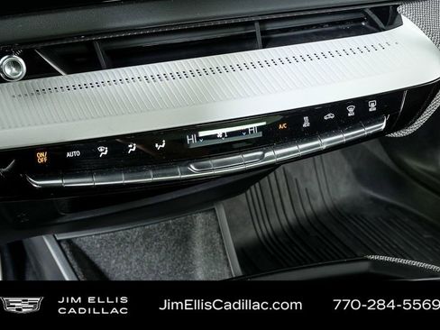 Used 2025 Cadillac Optiq Luxury 2 w/ LPO, Floor Liner Package AWD/4WD image 18