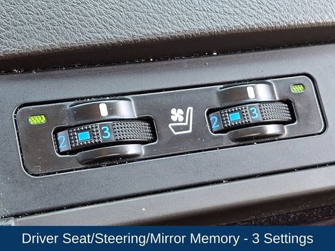 Used 2013 Lexus RX 450h AWD w/ Navigation Pkg image 16