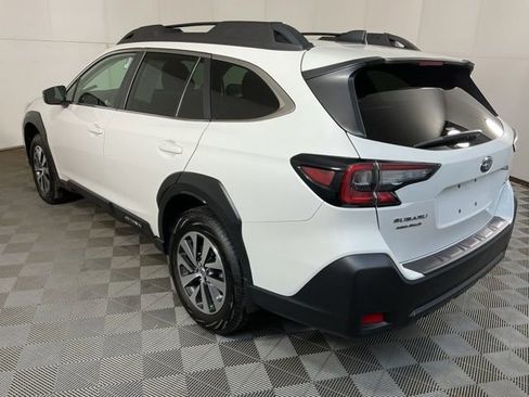 Used 2025 Subaru Outback Premium image 8