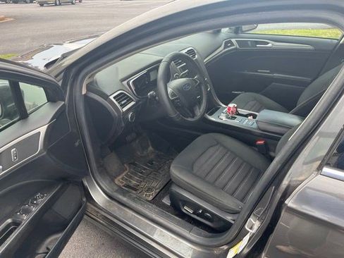 Used 2020 Ford Fusion SE FWD image 11