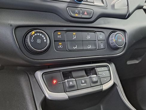 Used 2024 GMC Terrain SLE AWD/4WD image 15