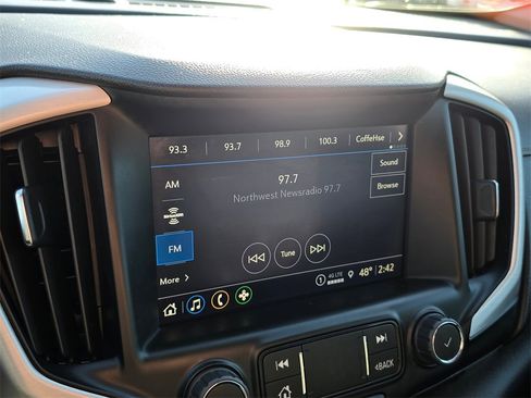 Used 2024 GMC Terrain SLT image 31