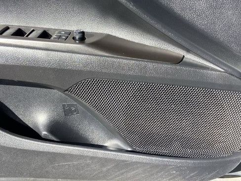 Used 2022 Toyota Camry SE image 18