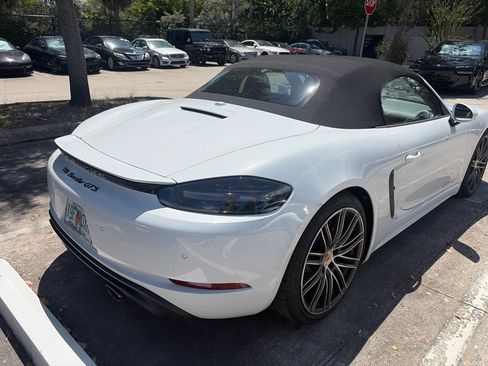 Used 2022 Porsche 718 Boxster RWD image 3