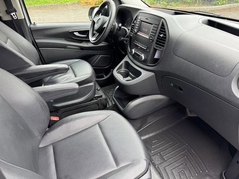 Used 2016 Mercedes-Benz Metris Passenger image 15