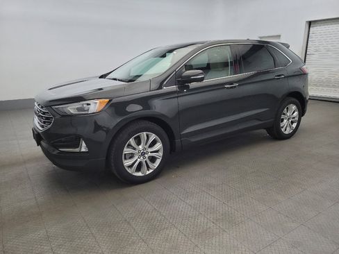 Used 2022 Ford Edge Titanium image 2