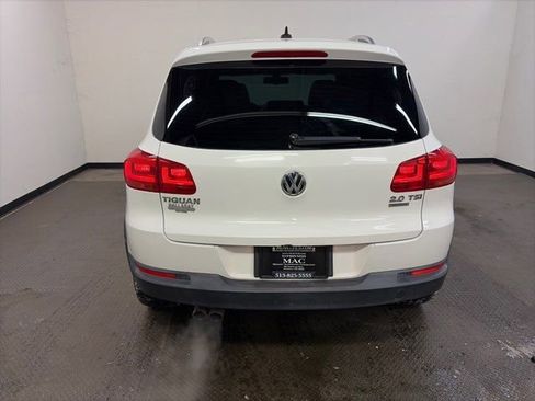 Used 2012 Volkswagen Tiguan SE image 8