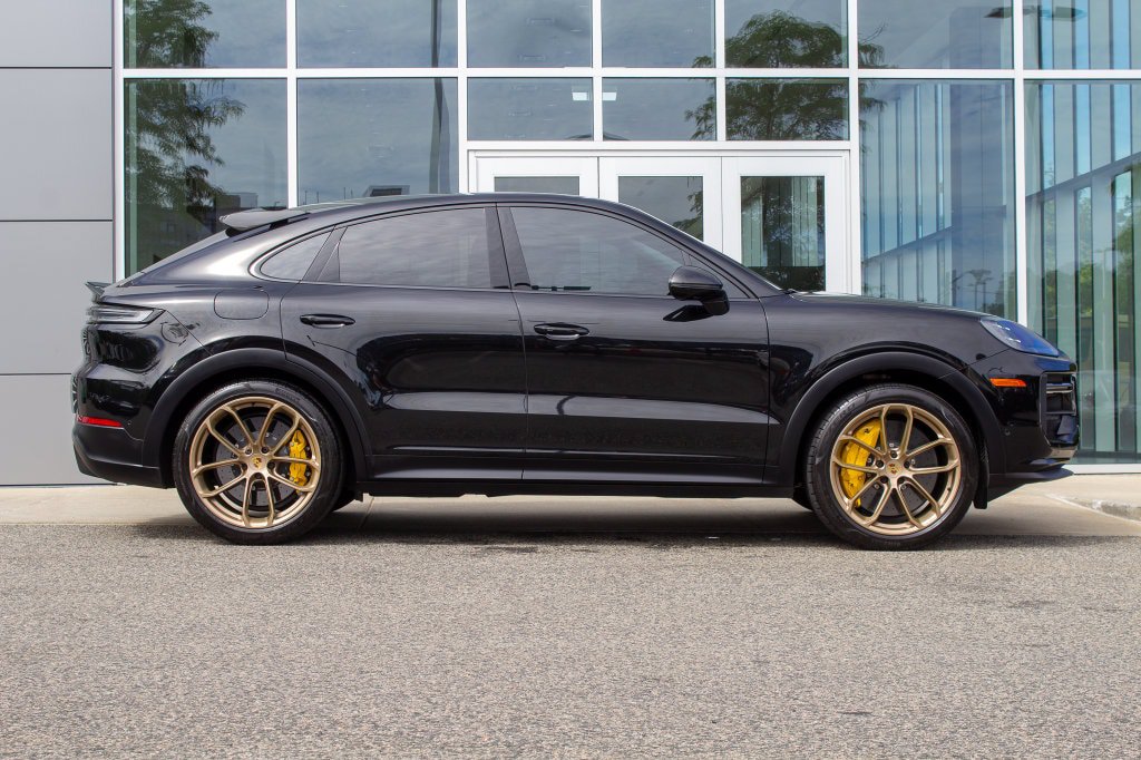 Used 2024 Porsche Cayenne Turbo GT AWD/4WD image 4