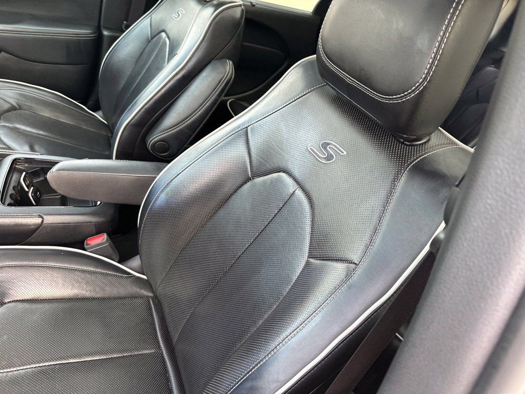 Used 2025 Chrysler Pacifica Limited FWD image 4