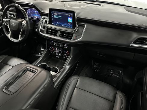 Used 2022 Chevrolet Tahoe Z71 w/ Luxury Package AWD/4WD image 11