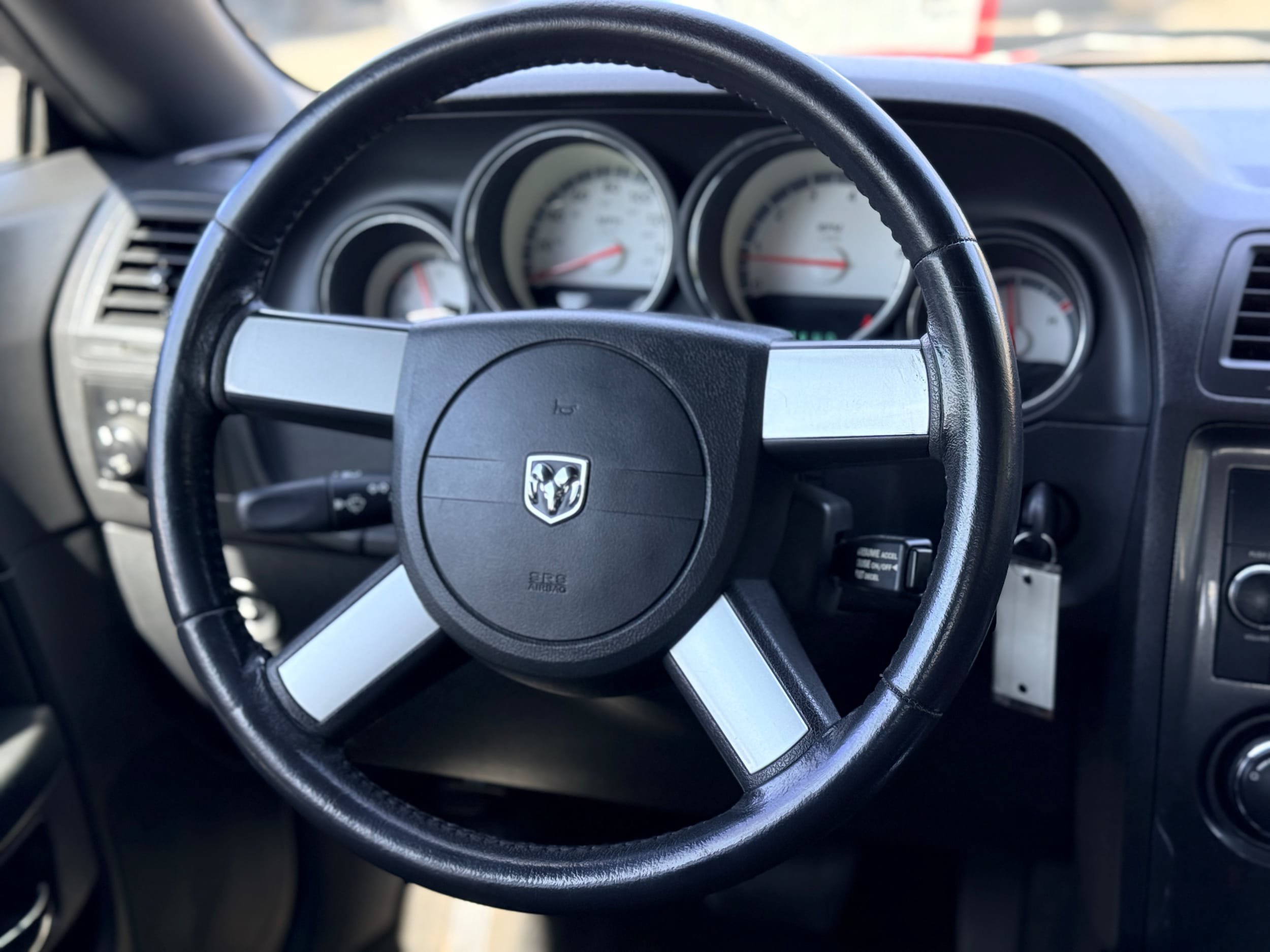 Used 2009 Dodge Challenger R/T RWD image 14