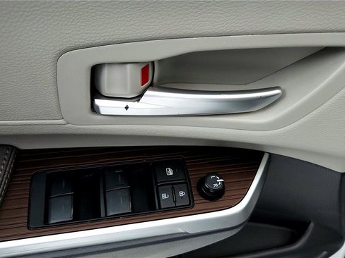 Certified 2024 Toyota Sienna XLE image 24