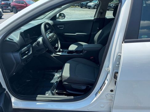 Used 2025 Kia K4 FWD image 23