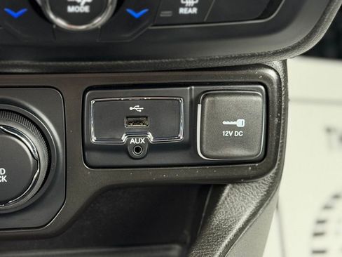 Used 2023 Jeep Renegade Latitude AWD/4WD image 15