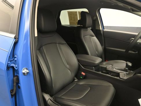 Used 2026 Kia Sportage EX FWD image 32