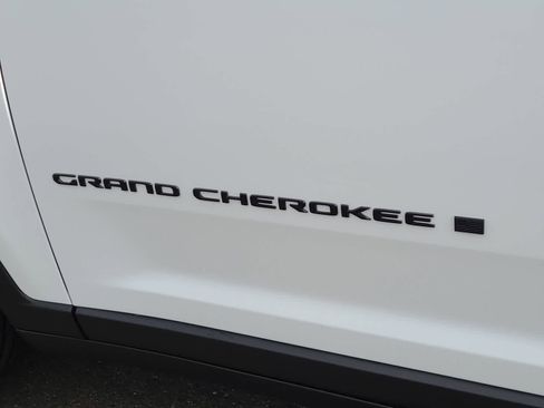 New 2026 Jeep Grand Cherokee Limited AWD/4WD image 15