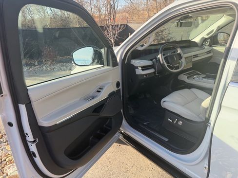 New 2026 Lincoln Navigator Reserve AWD/4WD image 25