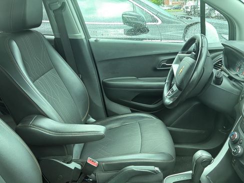 Used 2019 Chevrolet Trax LT w/ LT Convenience Package AWD/4WD image 10