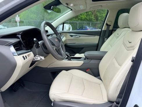 Used 2019 Cadillac XT5 Premium Luxury w/ Driver Assist Package AWD/4WD image 6