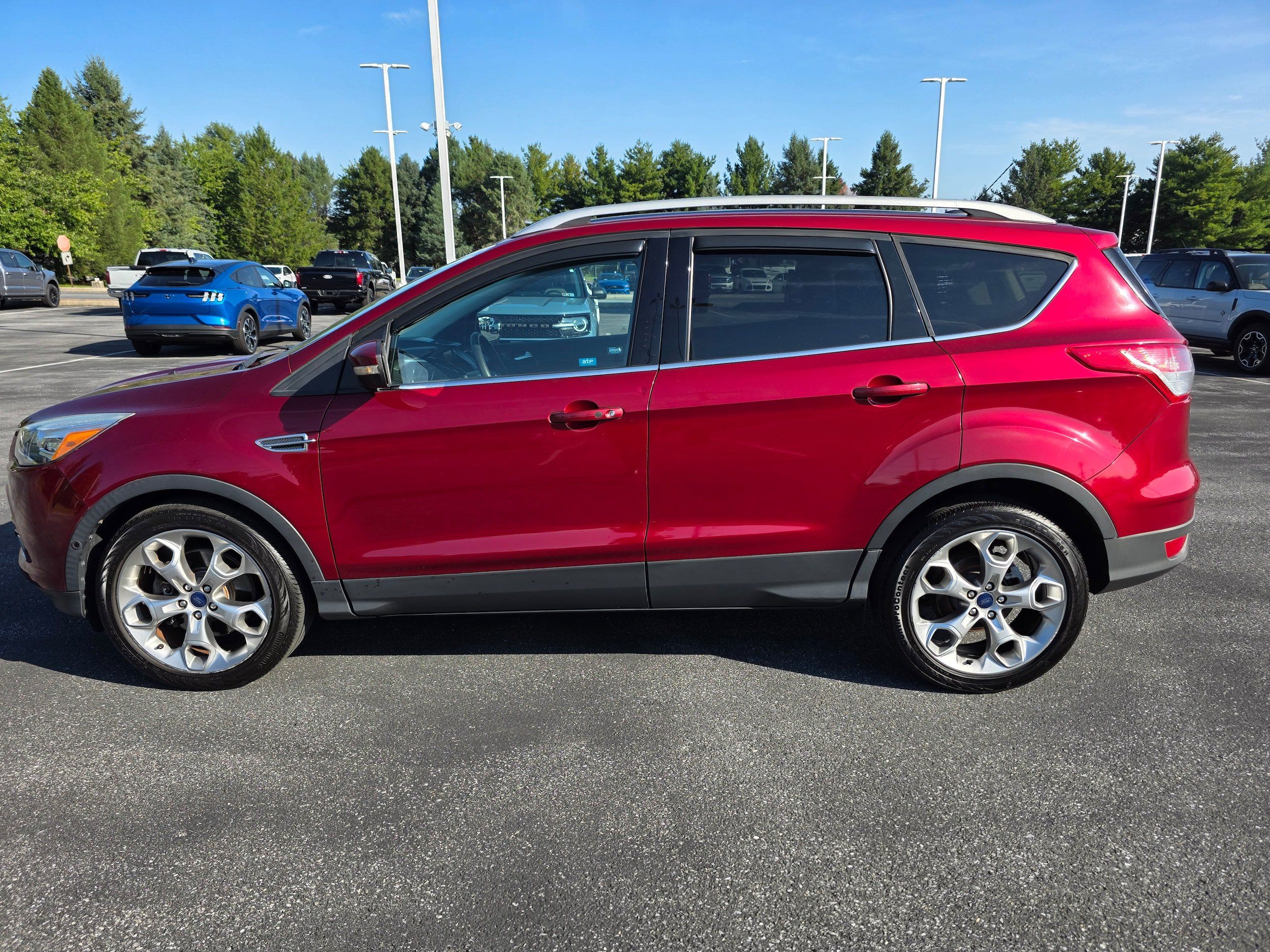 Used 2015 Ford Escape Titanium w/ Equipment Group 301A FWD image 2