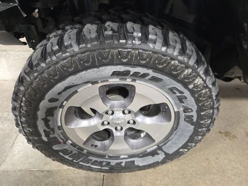 Used 2017 Jeep Wrangler Unlimited Sahara w/ Dual Top Group AWD/4WD image 11