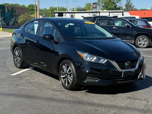 Used 2021 Nissan Versa SV FWD image 2