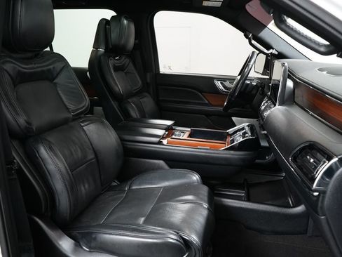 Used 2019 Lincoln Navigator Reserve w/ Cargo Package AWD/4WD image 30